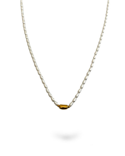 Mariposa - Gold Necklace In White Artificial Pearl